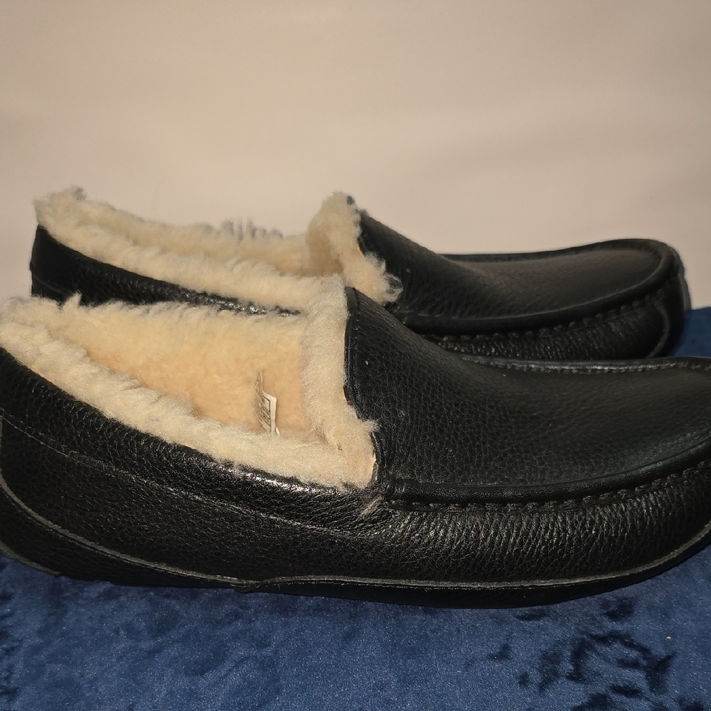 UGG Black Leather Slippers with Cream Fur Lining - Picture 4 of 5